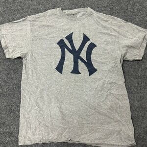 Soft as a Grape T-Shirt Womens Size L Grey New York Yankees Graphic Crew MLB